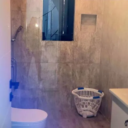 Beautiful 4-Bed Villa فيلة *